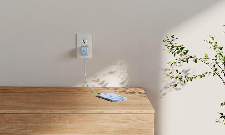 Starlight Blue UGREEN PB580 power bank recharging through its USB-C port